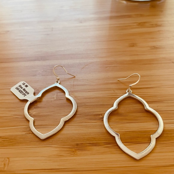 BRAND NEW silver earrings never worn - Picture 2 of 4